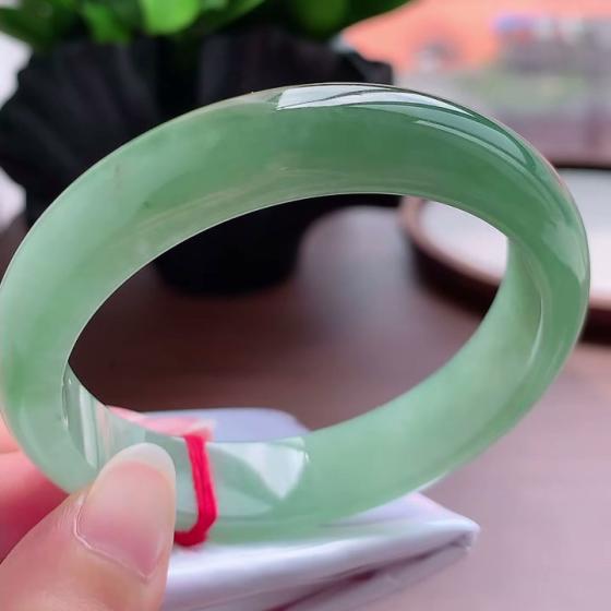 天然翡翠飘黄翡正装手镯